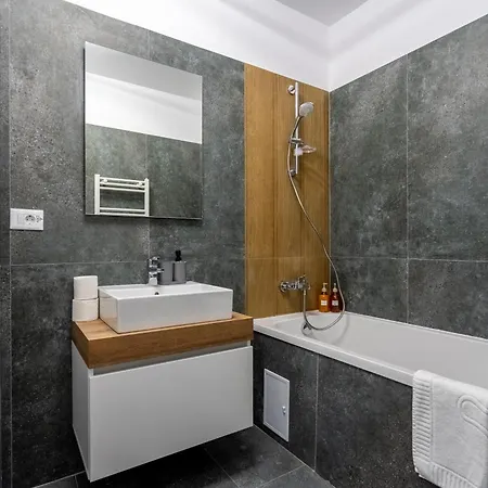 Apartment Nest-mountain View With Balcony And Free Parking *